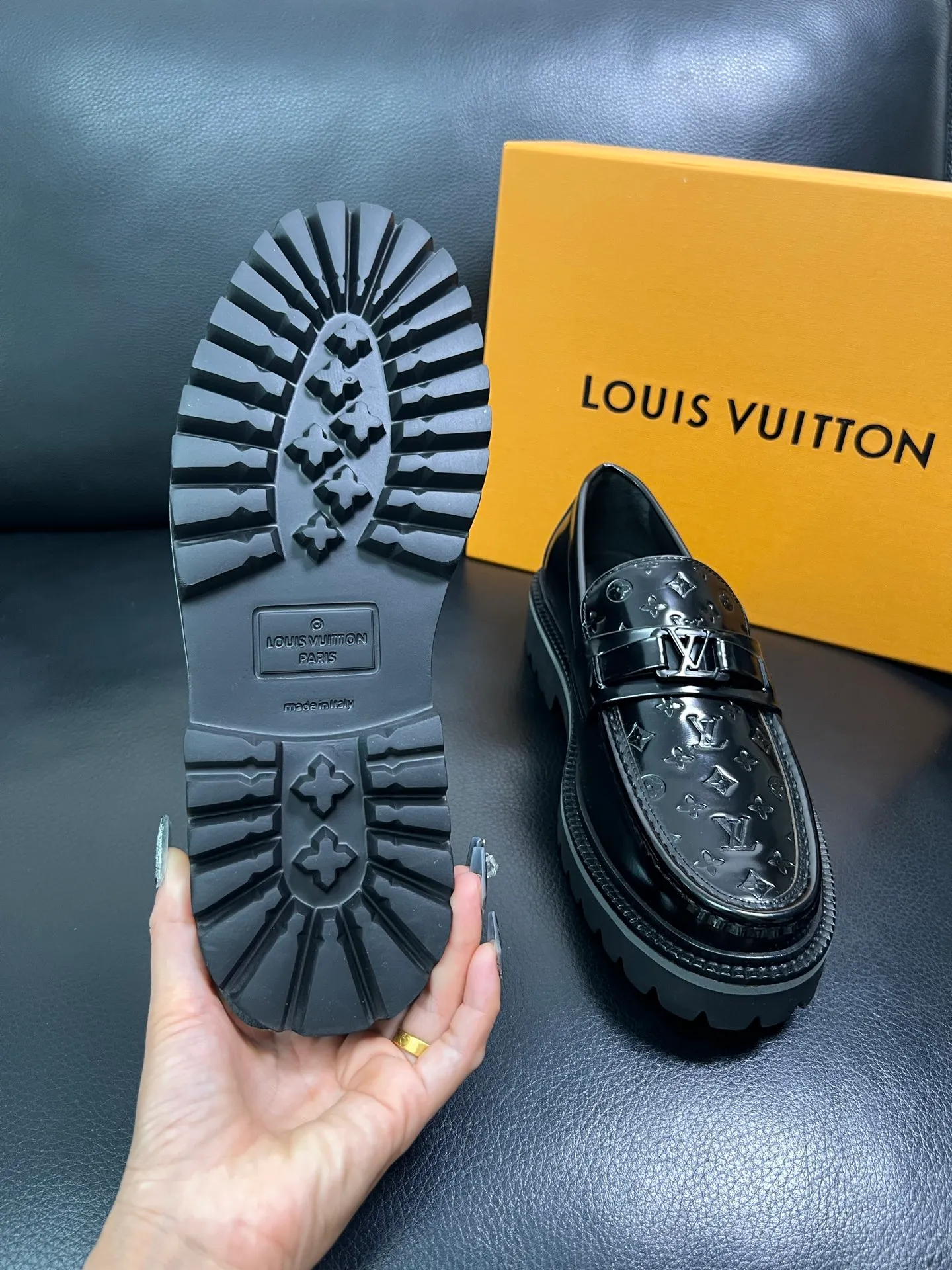 Men's shoes 💰780 Lv top purchasing Louis Vuitton leather shoes counter synchronization, uppers imported from Italy, imported water-dyed cowhide lining, soles: original soles specially provided by the original factory, original factory follow-up goods, high quality, welcome to compare, code number 38-44 (customized 45) 85842